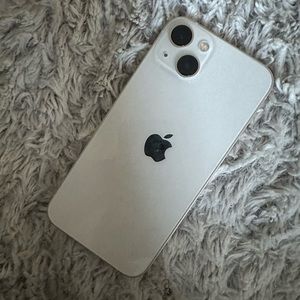 iPhone 13 (white)